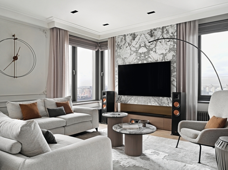 Минимализм с классическими деталями: квартира для молодой семьи