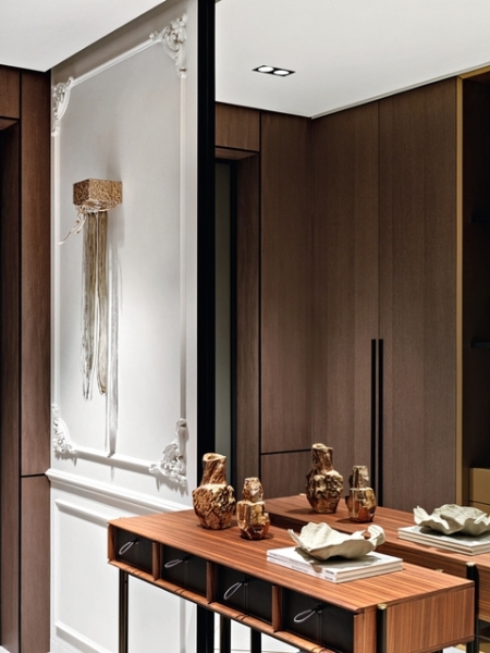 Минимализм с классическими деталями: квартира для молодой семьи