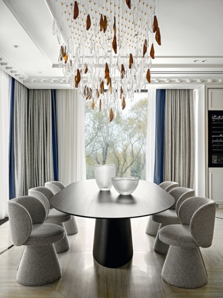 Проект с обложки: продуманный классический интерьер для семьи с ребенком