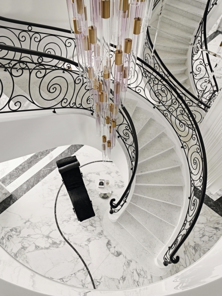 Проект с обложки: продуманный классический интерьер для семьи с ребенком