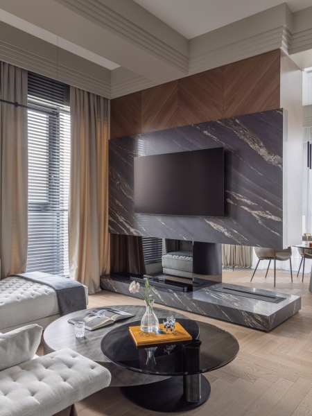 Интерьер для холостяка в стиле контрастной неоклассики: квартира в Краснодаре