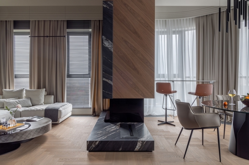 Интерьер для холостяка в стиле контрастной неоклассики: квартира в Краснодаре