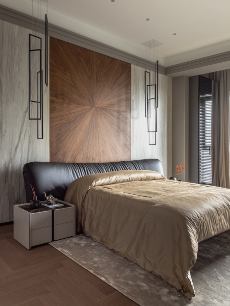 Интерьер для холостяка в стиле контрастной неоклассики: квартира в Краснодаре