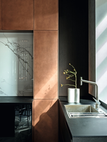 Интерьер вне времени: просторный дом для семьи с тремя детьми