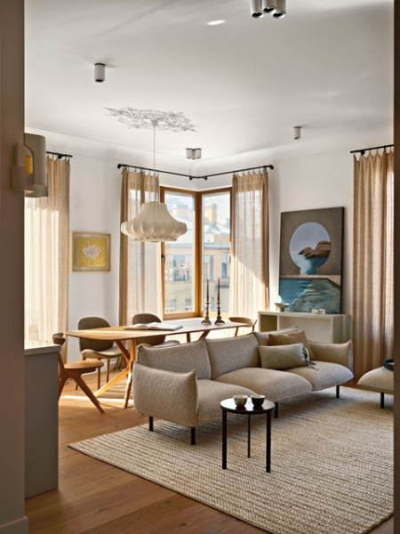 Теплый и изящный интерьер квартиры для молодой семьи с детьми