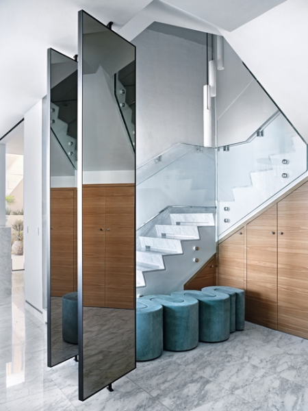 Европейский минимализм в Дубае: интерьер для семейного отдыха