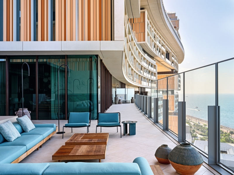 Европейский минимализм в Дубае: интерьер для семейного отдыха