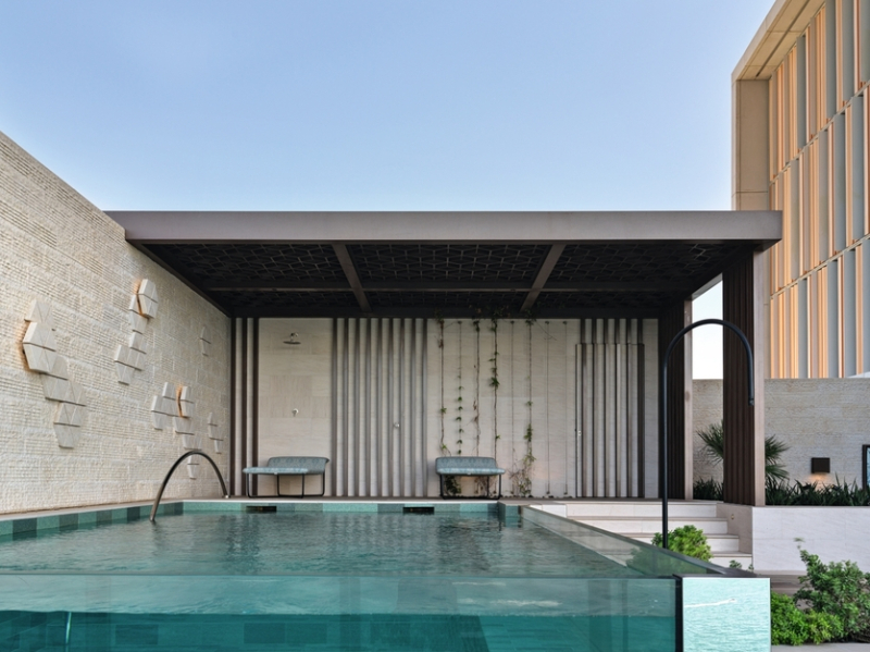 Европейский минимализм в Дубае: интерьер для семейного отдыха