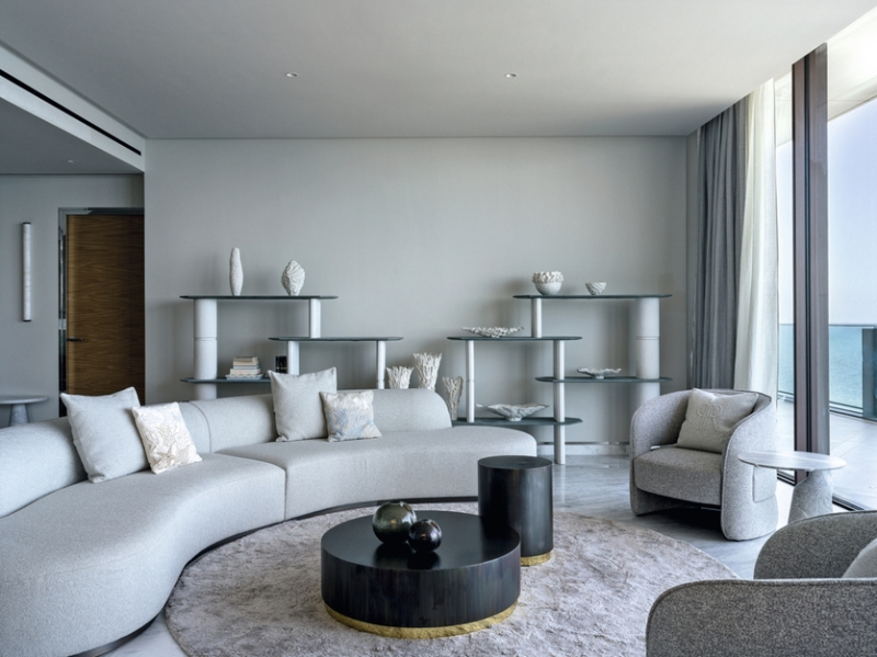 Европейский минимализм в Дубае: интерьер для семейного отдыха