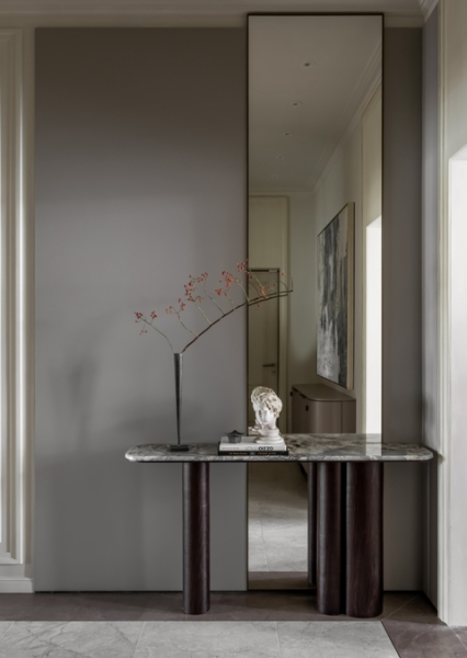 Современная классика с яркой харизмой: реновация квартиры для семьи из пяти человек