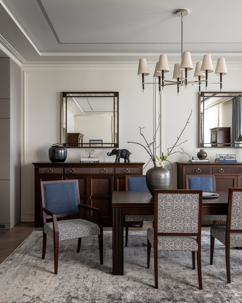 Современная классика с яркой харизмой: реновация квартиры для семьи из пяти человек