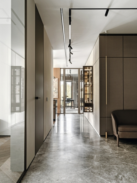 Гармония интерьера и вида за окном: квартира для семьи