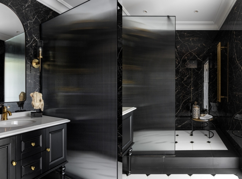 Из одноуровневого — в двухуровневый: уютный и функциональный интерьер пентхауса с азиатскими мотивами