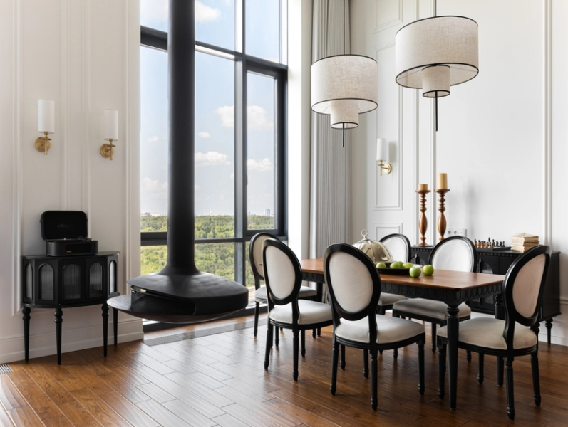 Из одноуровневого — в двухуровневый: уютный и функциональный интерьер пентхауса с азиатскими мотивами