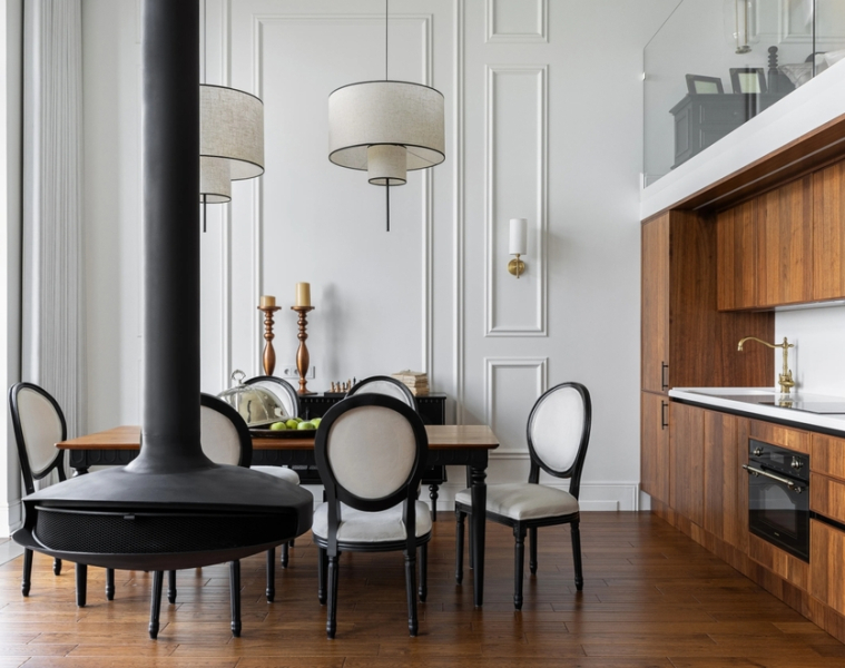 Из одноуровневого — в двухуровневый: уютный и функциональный интерьер пентхауса с азиатскими мотивами