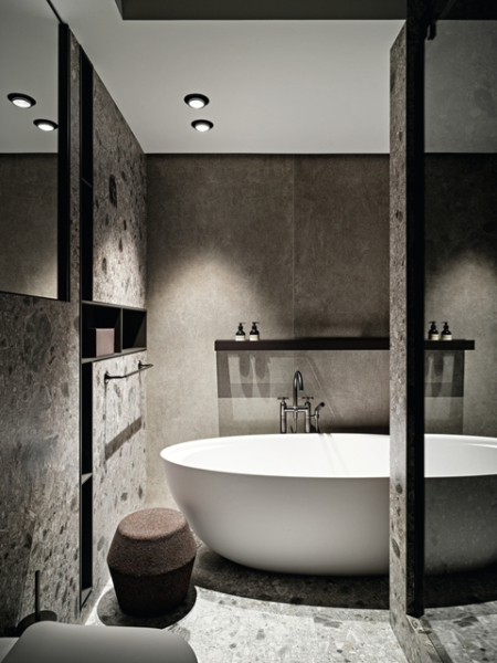 Из старой мансарды — в уютные апартаменты: как дизайнеры создали современный интерьер