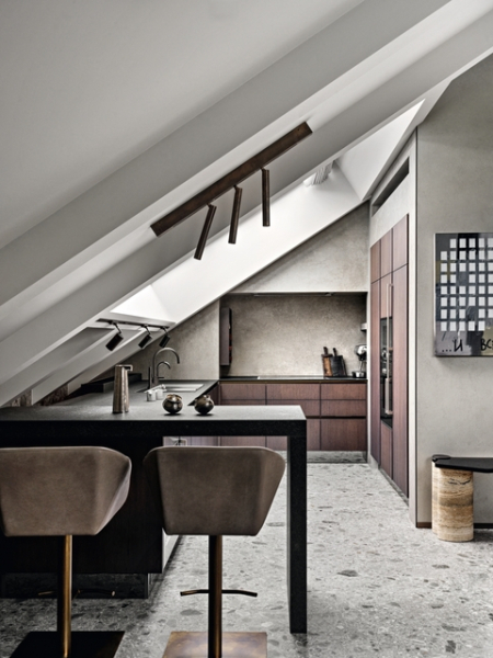 Из старой мансарды — в уютные апартаменты: как дизайнеры создали современный интерьер