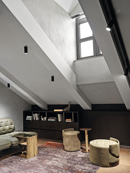 Из старой мансарды — в уютные апартаменты: как дизайнеры создали современный интерьер