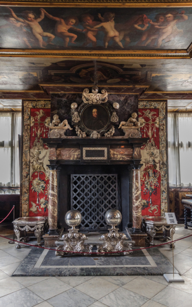 Не только огонь: 5 роскошных каминов