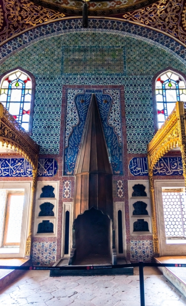 Не только огонь: 5 роскошных каминов