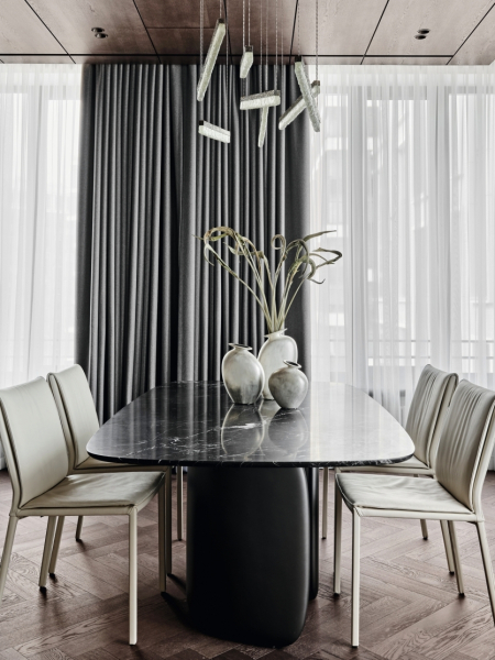 Расслабляющий интерьер в центре мегаполиса: квартира для семьи с детьми