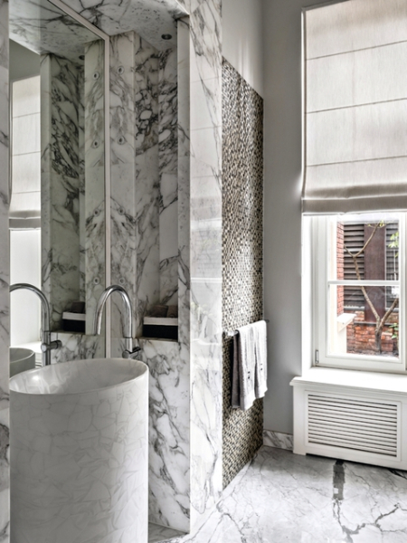 Тихая роскошь: преображение семейного особняка в окружении хвойного леса