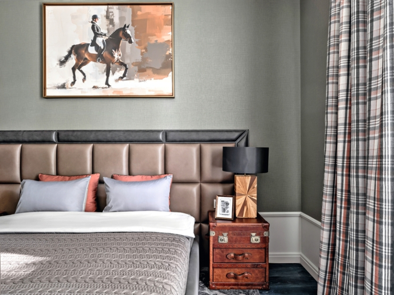 Тихая роскошь: преображение семейного особняка в окружении хвойного леса