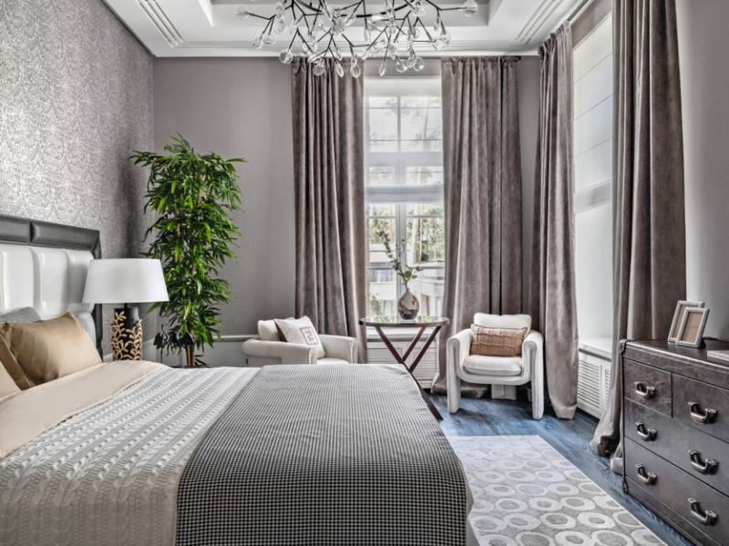 Тихая роскошь: преображение семейного особняка в окружении хвойного леса