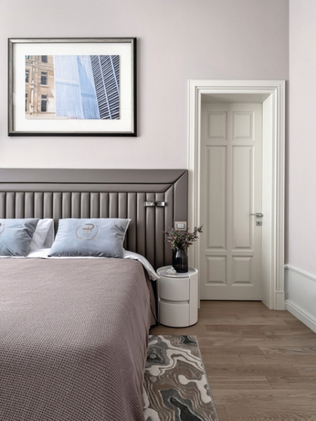 Тихая роскошь: преображение семейного особняка в окружении хвойного леса