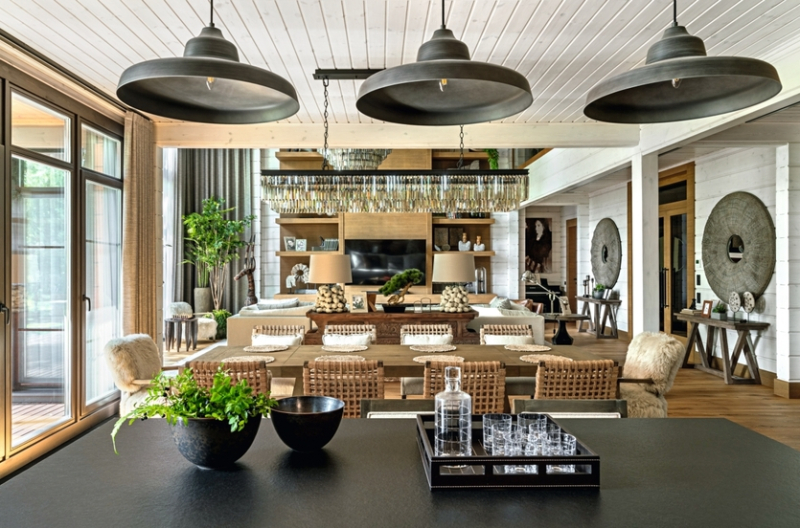 Современное шале: большой дом у озера для семьи