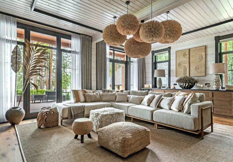 Современное шале: большой дом у озера для семьи