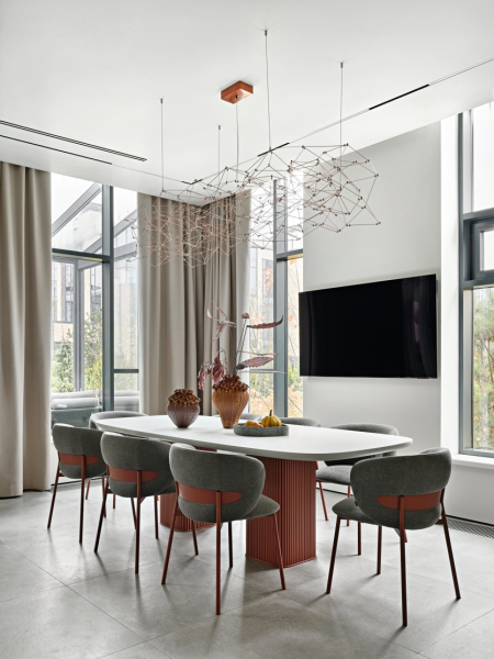 Уютный таунхаус в светлых тонах с природными акцентами