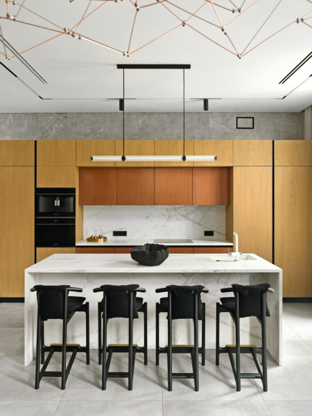 Уютный таунхаус в светлых тонах с природными акцентами