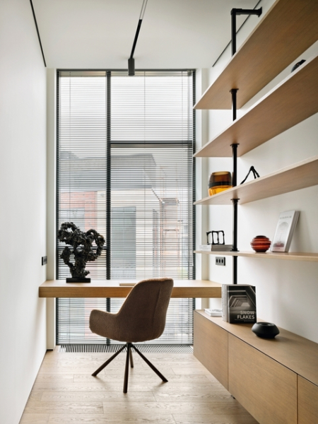 Уютный таунхаус в светлых тонах с природными акцентами