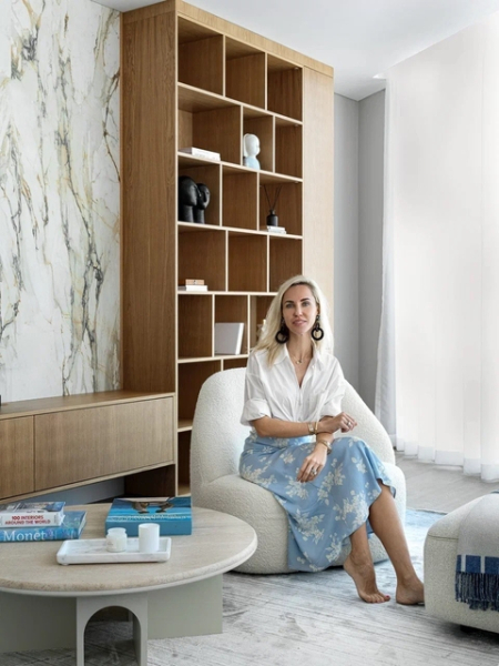 Уютная и стильная гостиная: 5 мнений, как ее оформить