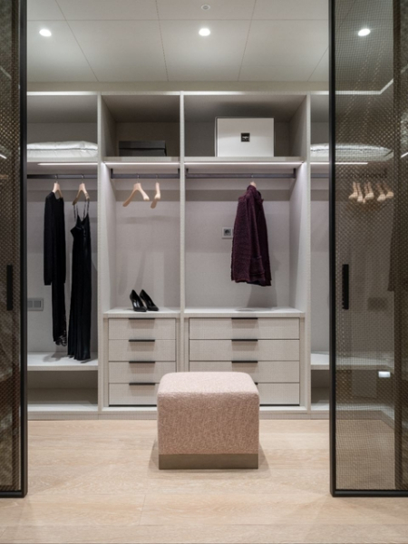 Стильная и функциональная гардеробная: 5 идей, как ее оформить