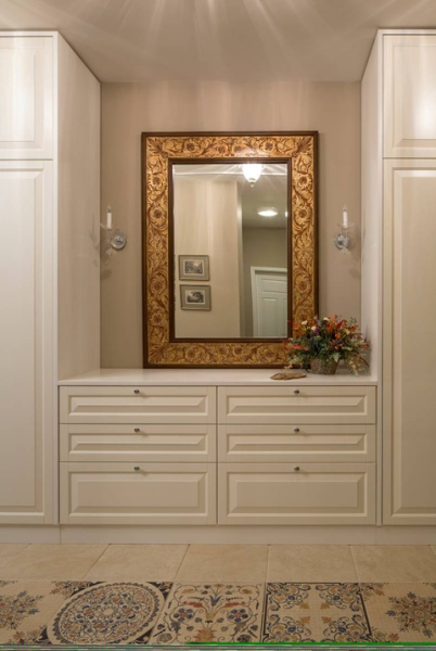 Стильная и функциональная прихожая: 5 идей, как ее оформить