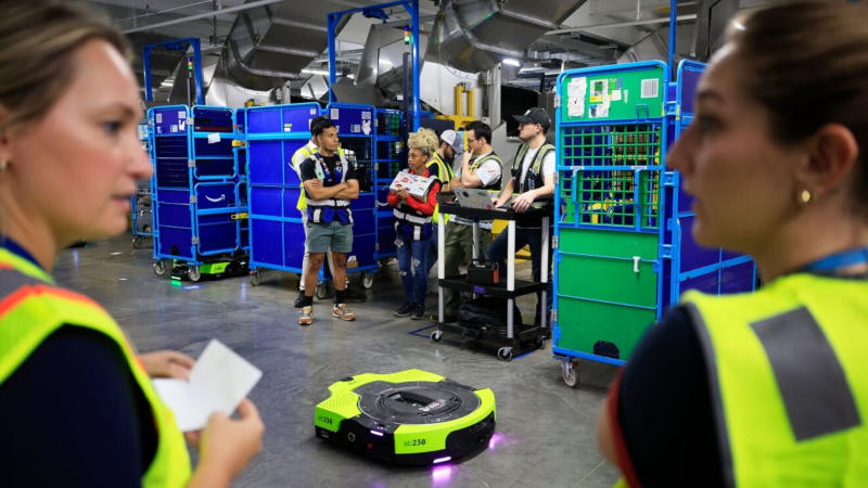 Amazon представила полностью автономного складского робота Proteus с голосовым управлением