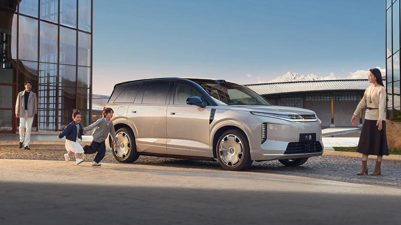 BYD выпустила флагманский электрический кроссовер за 500 — на него оформили 150 000 предзаказов