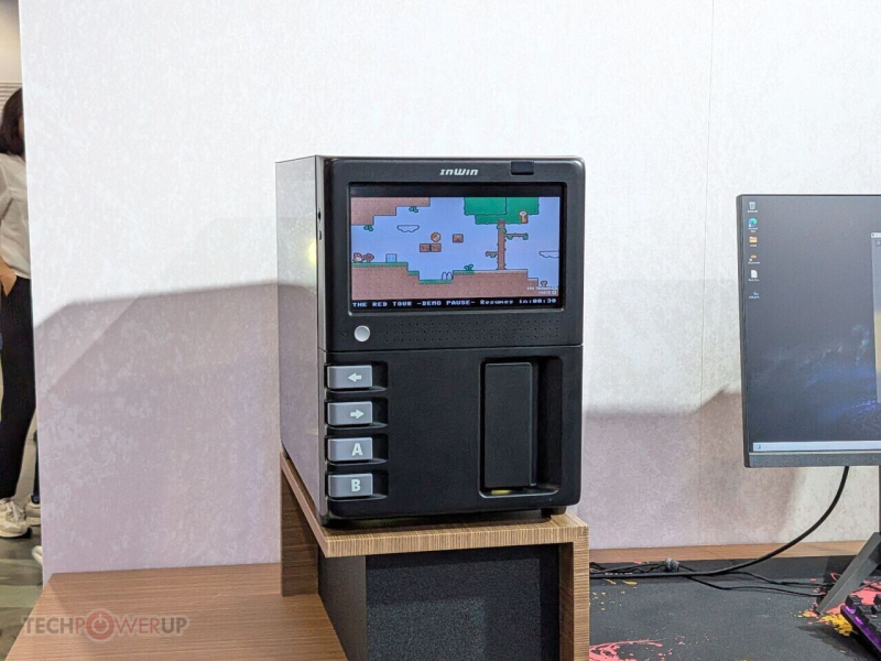 InWin показала корпус GX-285 со встроенной ретро-приставкой с 10-дюймовым экраном