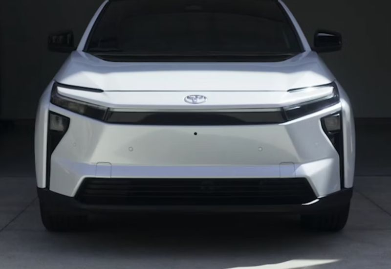 Королева без бензоколонки: у Toyota четвёртый месяц подряд падают продажи машин с ДВС, зато спрос на электромобили взлетел на 170 %