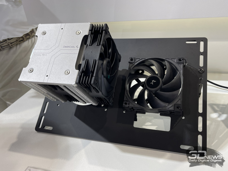 Репортаж со стенда DeepCool на Computex 2026: беспроводные вентиляторы, кулеры с экранами и блоки питания до 3200 Вт