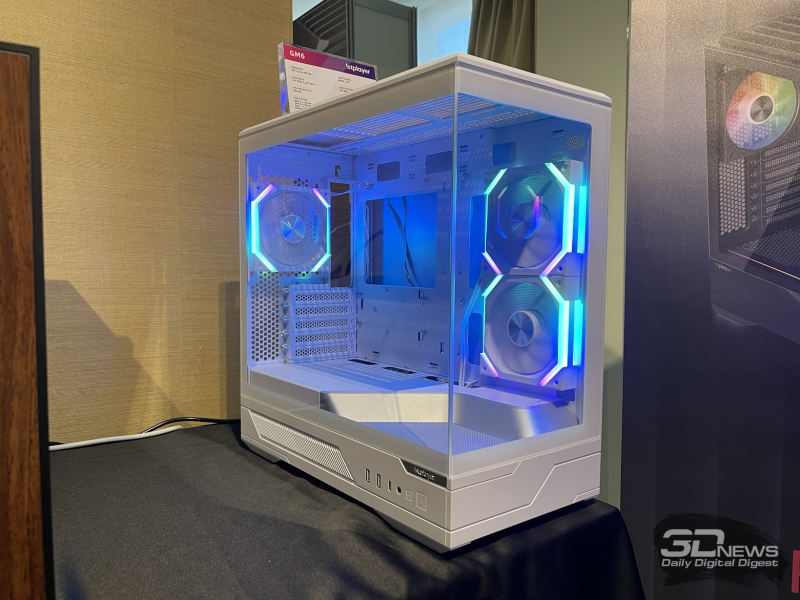 Репортаж со стенда 1stPlayer на Computex 2026: панорамные корпуса, СЖО и кулеры с экранами и компактные, но мощные блоки питания