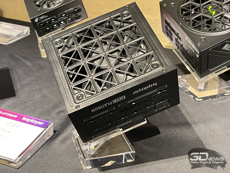 Репортаж со стенда 1stPlayer на Computex 2026: панорамные корпуса, СЖО и кулеры с экранами и компактные, но мощные блоки питания