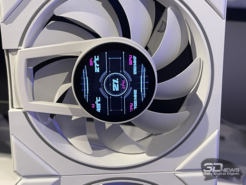 Репортаж со стенда 1stPlayer на Computex 2026: панорамные корпуса, СЖО и кулеры с экранами и компактные, но мощные блоки питания