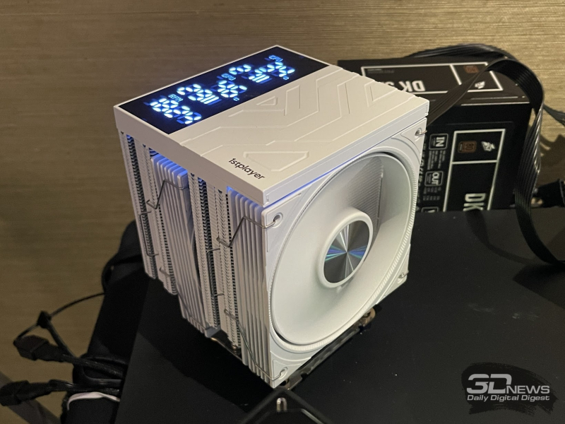 Репортаж со стенда 1stPlayer на Computex 2026: панорамные корпуса, СЖО и кулеры с экранами и компактные, но мощные блоки питания