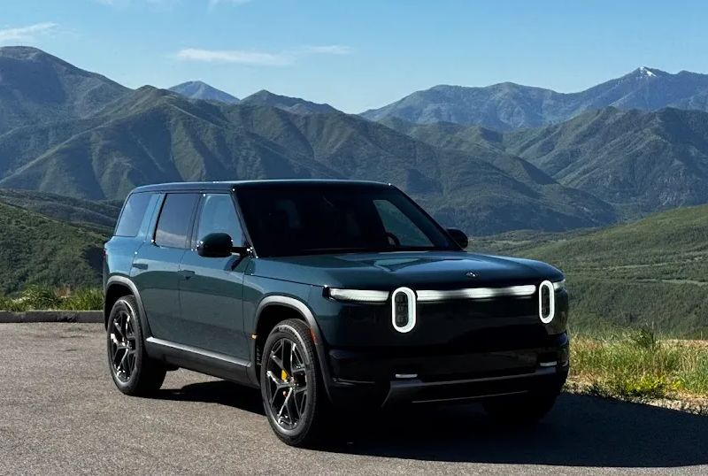 Rivian начала поставки электрических кроссоверов R2 стоимостью от  000