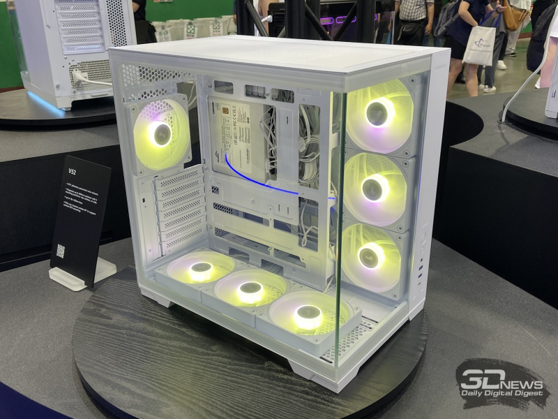 SAMA на Computex 2026: необычные корпуса, СЖО с двумя экранами и новые блоки питания