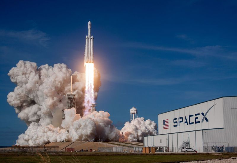 SpaceX готова привлечь  через размещение облигаций, но её капитализация сократилась на 0 млрд