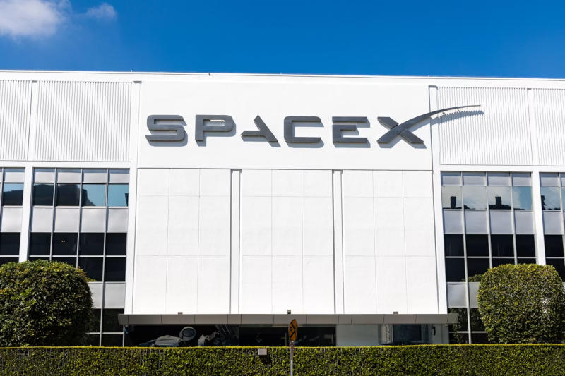 SpaceX объявила о поглощении ИИ-стартапа Cursor за миллиардов